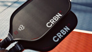 Bề mặt carbon fiber T700 của vợt pickleball CRBN 1X - Tăng cường sức mạnh và kiểm soát
