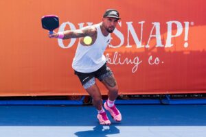 Khám phá vợt pickleball JOOLA Tyson McGuffin Magnus 3S, được thiết kế lấy cảm hứng từ tay vợt hàng đầu thế giới Tyson McGuffin. Sở hữu công nghệ tiên tiến và hiệu suất mạnh mẽ cho người chơi chuyên nghiệp
